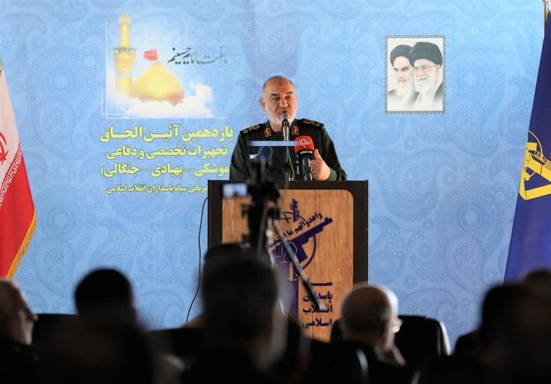 سرلشکر سلامی: شعاع تأثیر نیروی دریای سپاه و ارتش هر نقطه از اقیانوسها است سرلشکر سلامی: شعاع تأثیر نیروی دریای سپاه و ارتش هر نقطه از اقیانوسها است