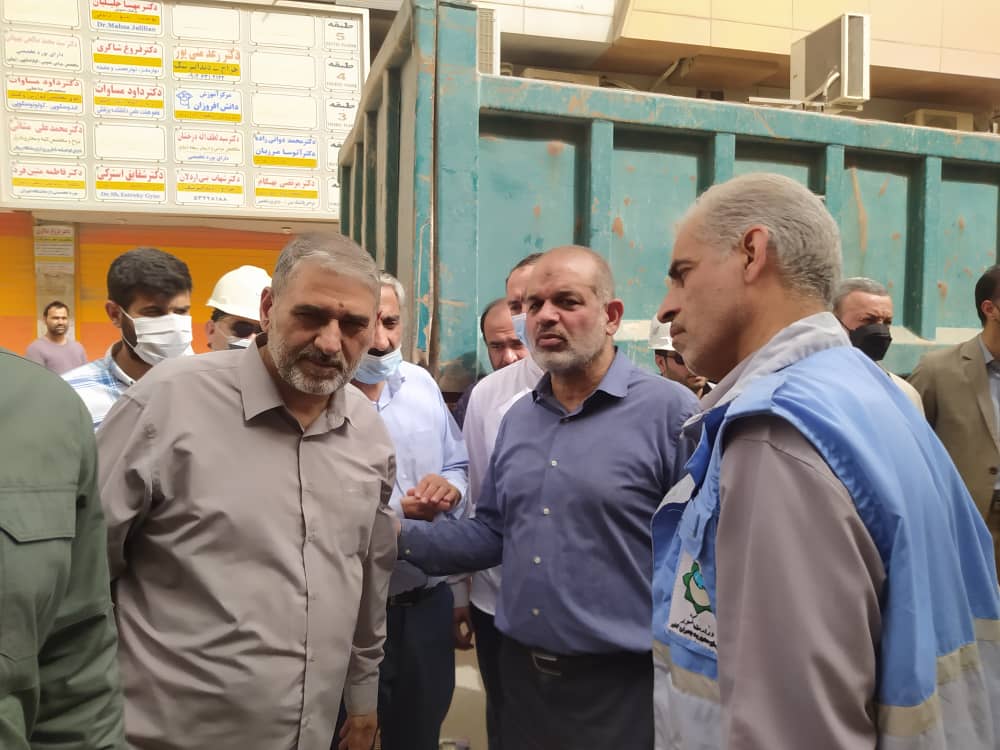 حضور سردار شاهوارپور فرمانده سپاه استان در محل حادثه ساختمان متروپل آبادان.