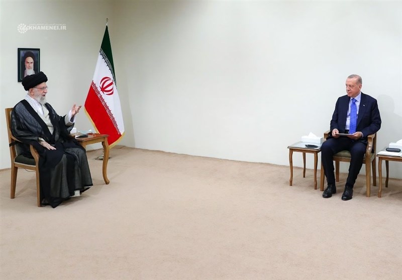 امام خامنه‌ای: حمله نظامی به شمال سوریه به‌ضرر ترکیه، سوریه و منطقه و به‌نفع تروریست‌ها خواهد بود