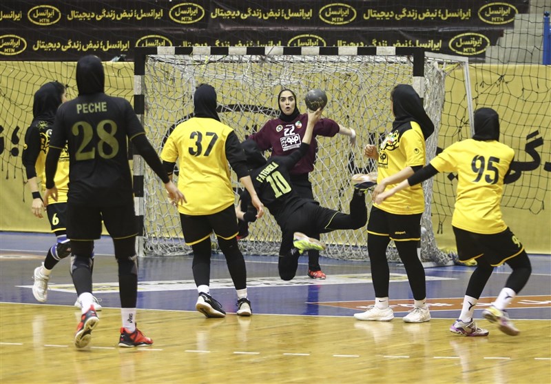 سنگ آهن بافق برنده بازی نخست فینال لیگ برتر هندبال بانوان شد