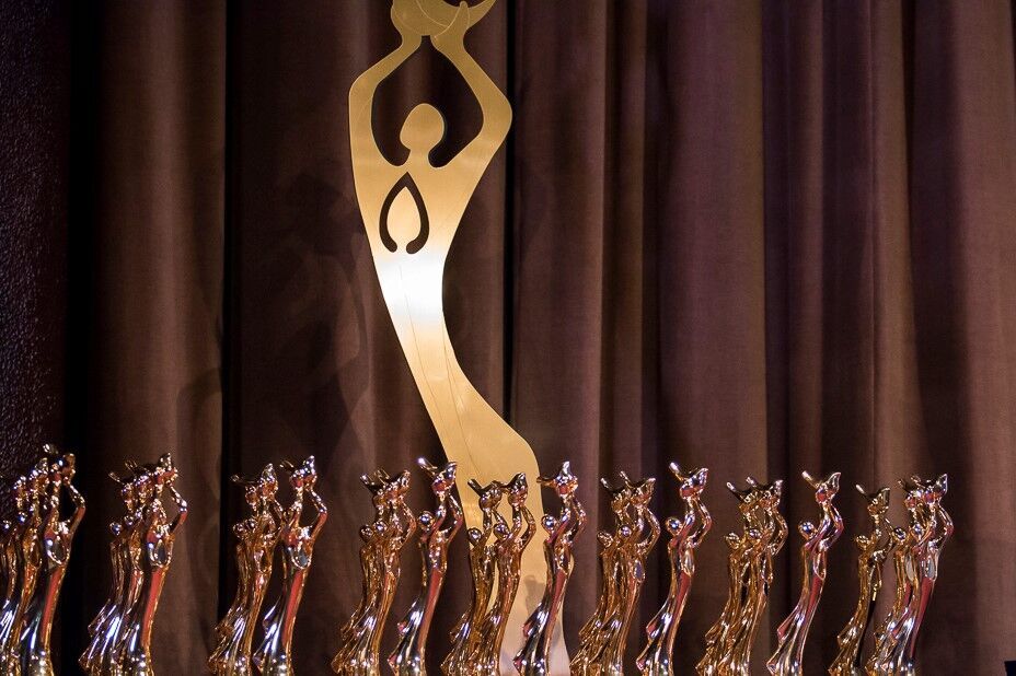 اعطای تندیس ملی فداکاری هلال احمر به جوان داوطلب خوزستانی