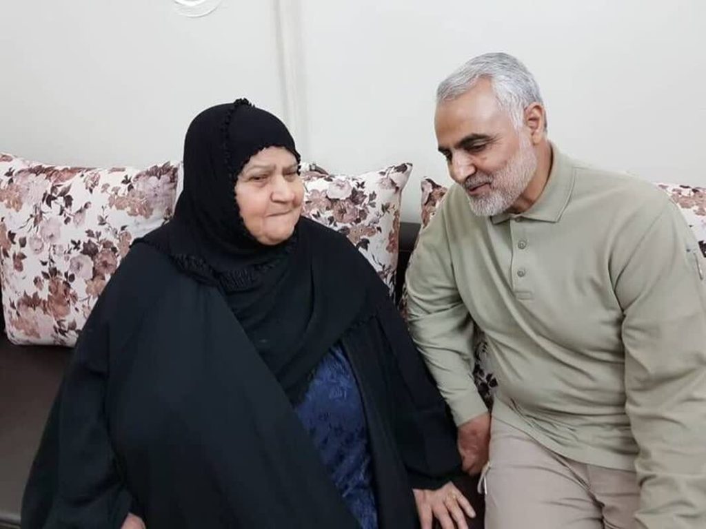 به همه می گویم من مادر دو تا شهیدم؛ حاج قاسم و حاج علی!