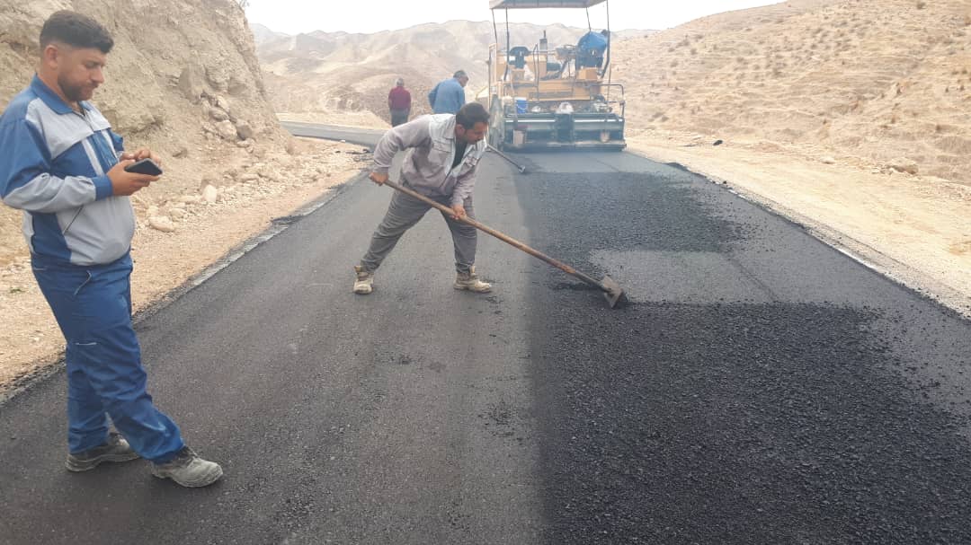 مرمت و بهسازی جاده چاه‌های نفت و گاز مسجدسلیمان