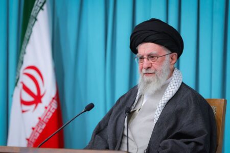 رهبر انقلاب: مذاکره با آمریکا کمکی به منافع ملی ما نمی‌کند