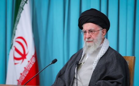 رهبر انقلاب: مذاکره با آمریکا کمکی به منافع ملی ما نمیکند رهبر انقلاب: مذاکره با آمریکا کمکی به منافع ملی ما نمیکند