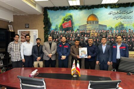 اهدای تابلوی «ایران جان» به فرمانده پایگاه مقاومت بسیج فولاد اکسین: به پاس همکاری و تلاش‌های ارزنده در تقویت ارتباطات و فعالیت‌های فرهنگی شرکت