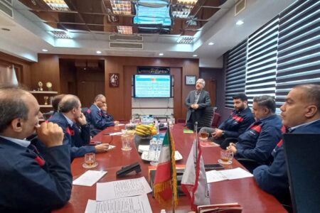 جلسه بازنگری جهت‌ گیری استراتژیک شرکت فولاد اکسین خوزستان برگزار شد .