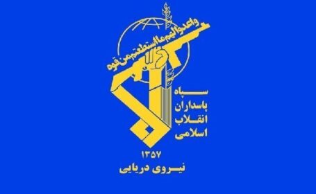 معاون نیروی دریایی سپاه: تنگه هرمز با اقتدار در اختیار ایران است